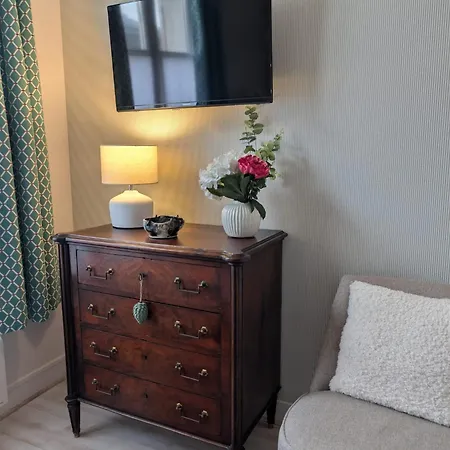 Apartman La Loge Diane, A Deux Pas Du Chateau Et Son Jardin A La Francaise
