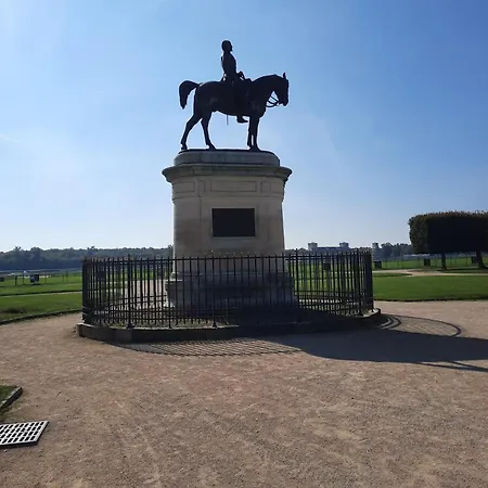 La Loge Diane, A Deux Pas Du Chateau Et Son Jardin A La Francaise * Chantilly